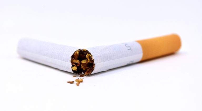 cigarette 3112660 1920